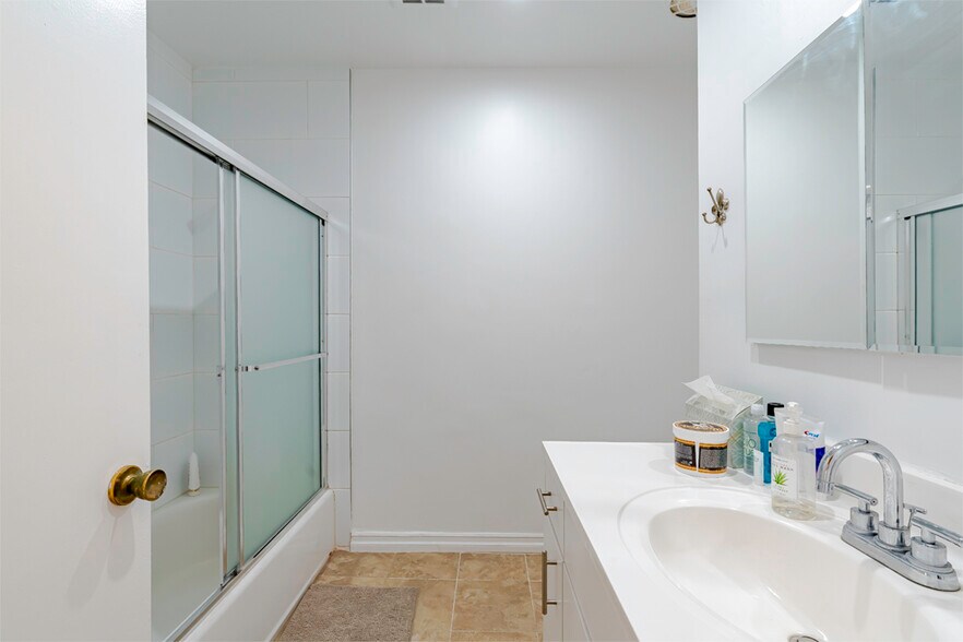 More Photos Of 741 S Hobart Blvd, Los Angeles Apartments For Sale