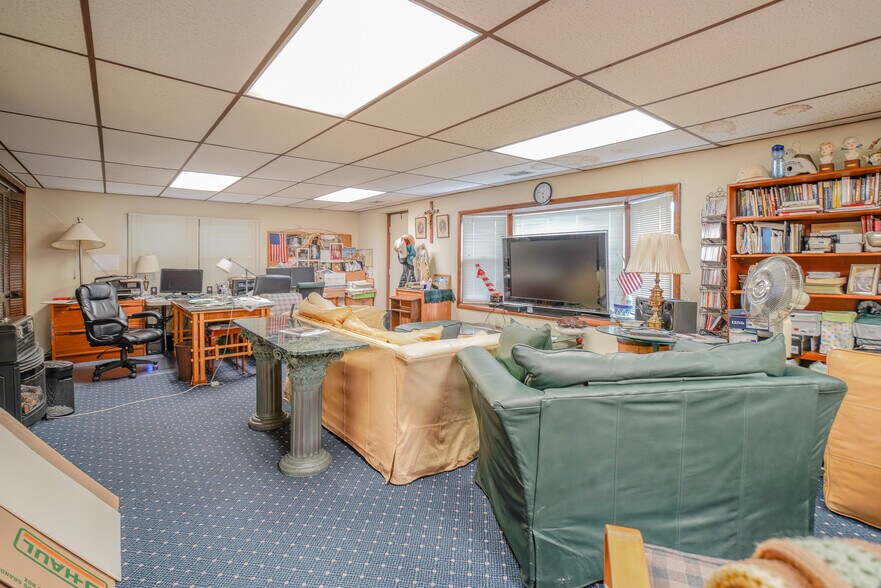 More Photos Of 610 S Cedar Ln, Upper Darby Office Residential For Sale