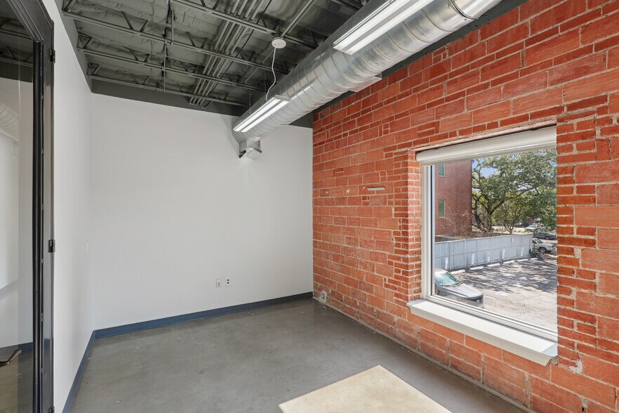 More Photos Of 3217 Montrose Blvd, Houston Office For Lease