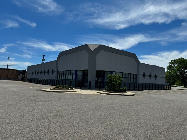 More Photos Of 1081 Mount Vernon Ave, Marion Freestanding For Lease