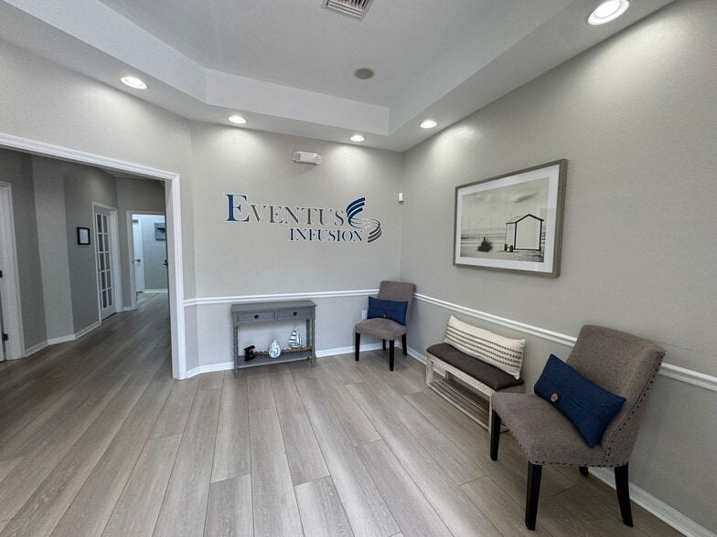 Primary Photo Of 3447 Pine Ridge Rd, Naples Medical For Lease