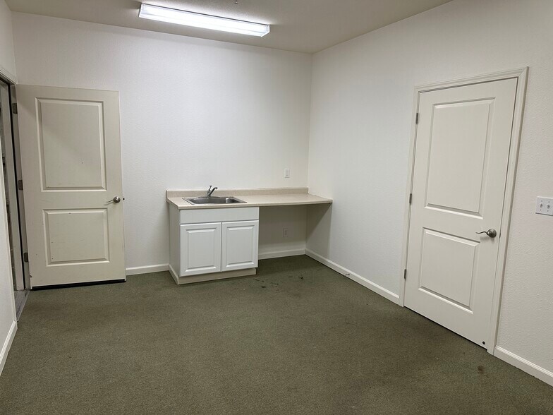 More Photos Of 29 Bellarmine Ct, Chico Warehouse For Lease