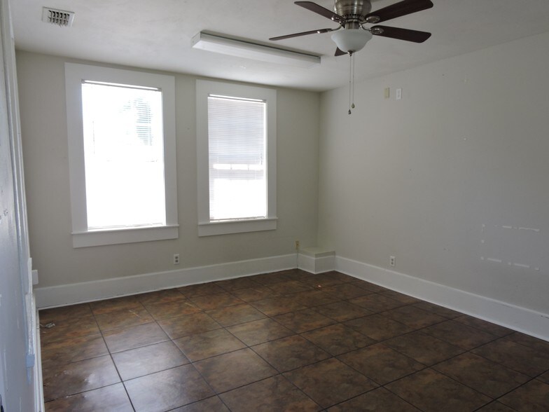More Photos Of 2218 Mahan Dr, Tallahassee Office Residential For Sale