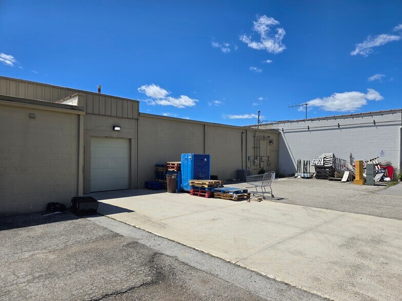 More Photos Of 521 W Main St, Butler Flex For Sale