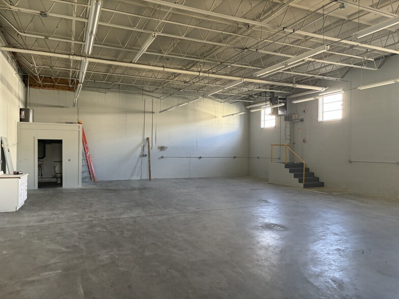 More Photos Of 3350 Pawtucket Ave, East Providence Manufacturing For Lease