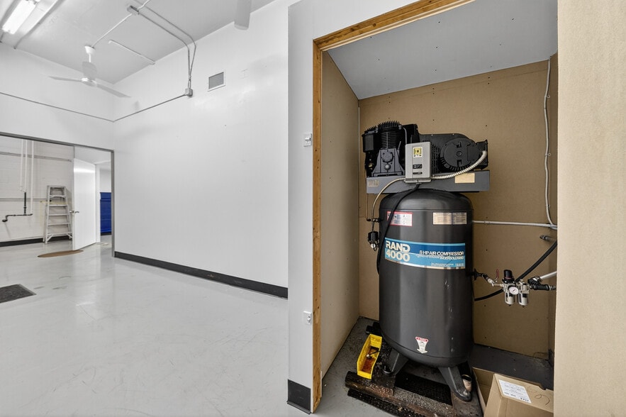 More Photos Of 6730 Townline Rd, Mattydale Light Manufacturing For Sale