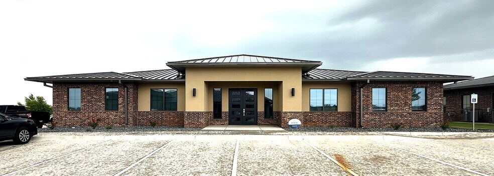 Primary Photo Of 14836 Gambels Trail Dr, Oklahoma City Medical For Lease