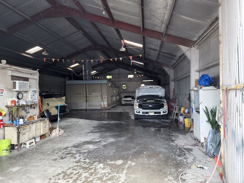 More Photos Of 672 Ahua St, Honolulu Warehouse For Lease