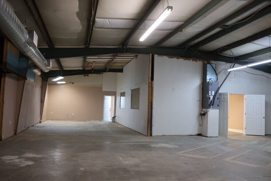 More Photos Of 1192 S Business Route 5, Camdenton Industrial For Sale