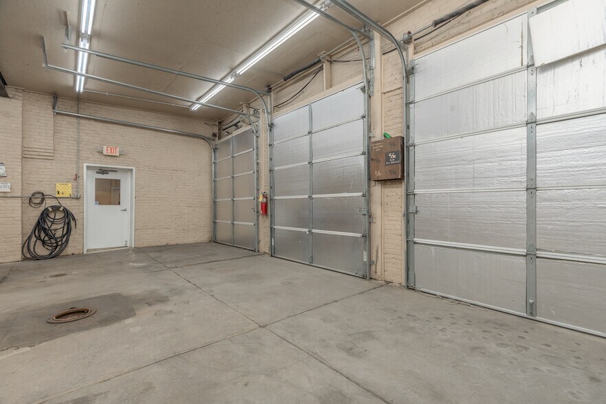 More Photos Of 2855 Magnolia Ave, Saint Louis Auto Repair For Sale