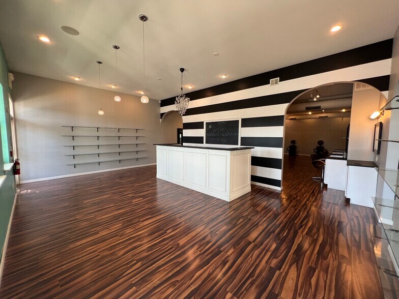 More Photos Of 390 Vineyard Way, West Grove Office For Lease