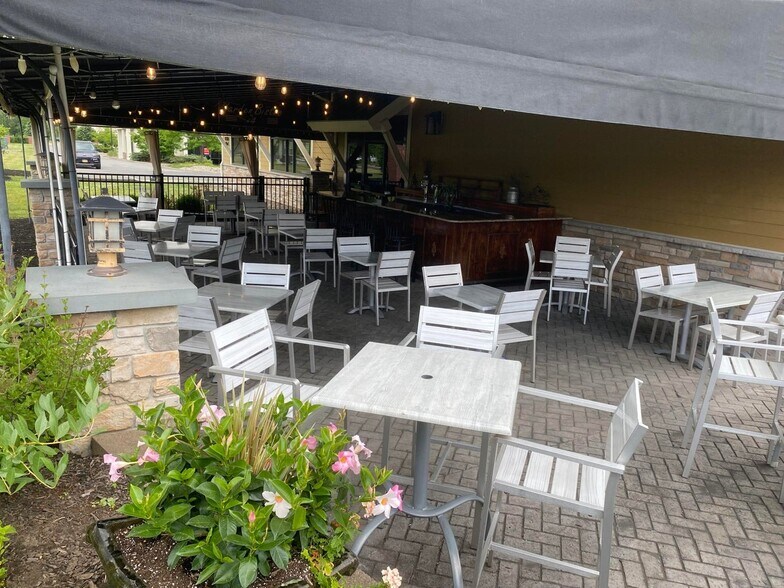 More Photos Of 5 Vista Blvd, Slingerlands Restaurant For Sale