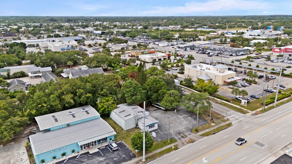 More Photos Of 725 12th St, Vero Beach Auto Repair For Sale
