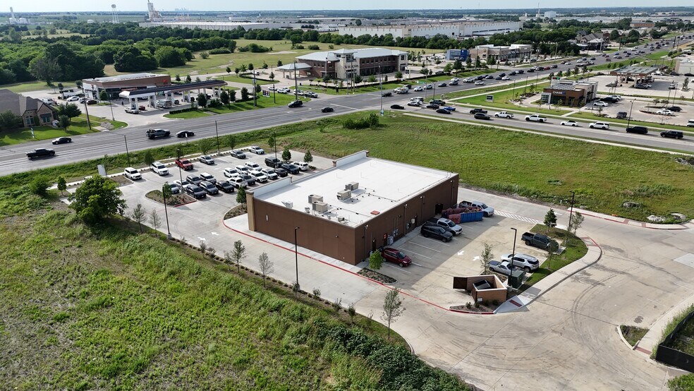 More Photos Of 1796 N US Highway 77, Waxahachie General Retail For Sale