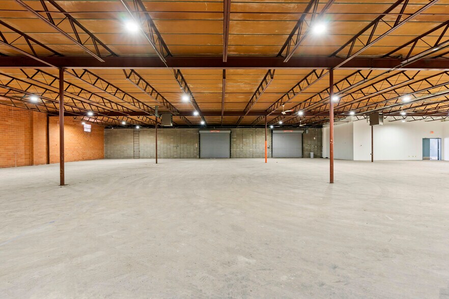 More Photos Of 1350-1390 N Colorado St, San Antonio Showroom For Lease