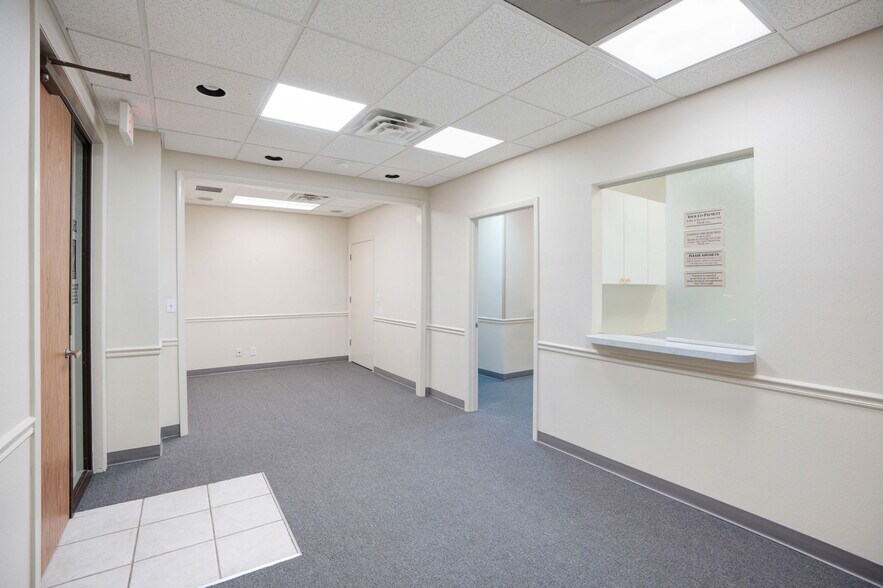 More Photos Of 400 S Tamiami Trl, Venice Medical For Sale