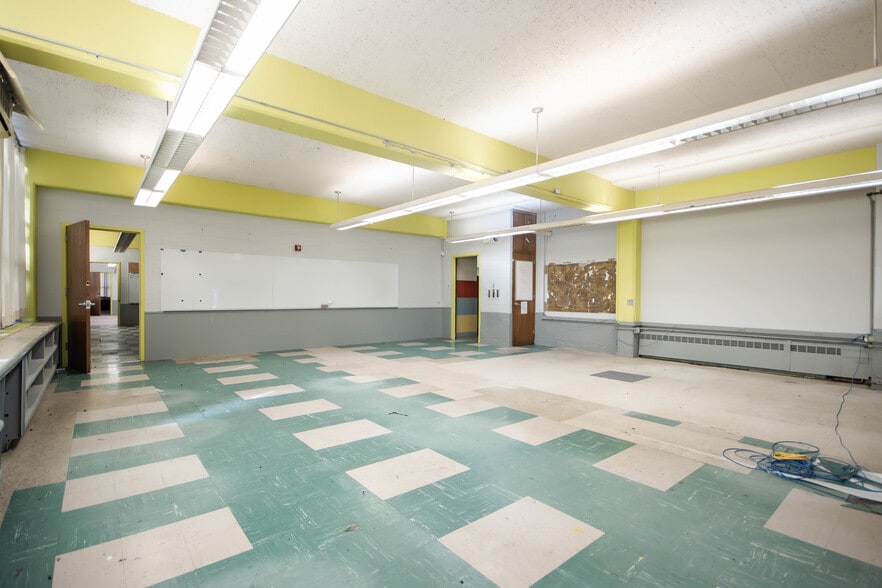 More Photos Of 819 & 831-847 N Leamington Ave, Chicago Schools For Sale