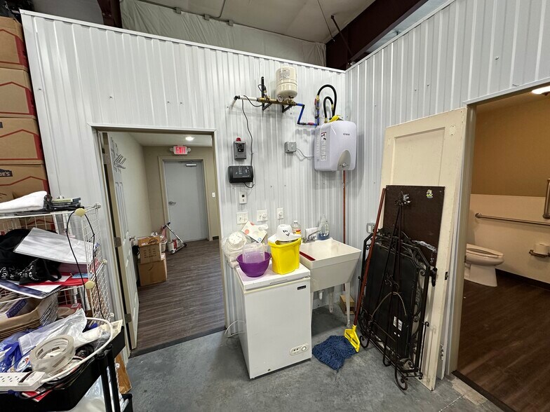 More Photos Of 6875 King Ave W, Billings Flex For Sale