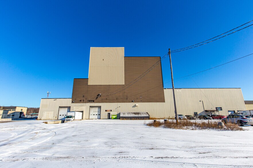 More Photos Of 35-75 Rue De L'acier, Coteau-du-lac Manufacturing For Lease