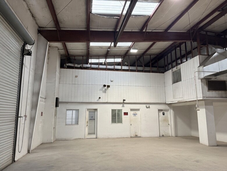More Photos Of 12625 40th St N, Clearwater Warehouse For Lease
