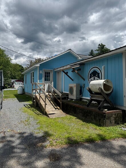 More Photos Of 51 Ossie Rd, East Middlebury Freestanding For Sale