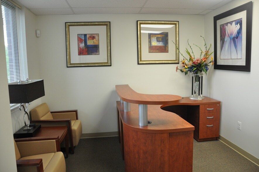 More Photos Of 14111-14165 Robert Paris Ct, Chantilly Office For Sale