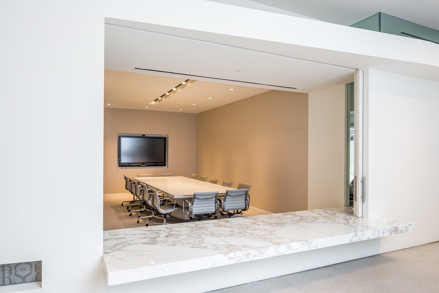 More Photos Of 808 Travis St, Houston Office For Lease