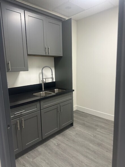 More Photos Of 1800 E 16th St, Los Angeles Warehouse For Lease