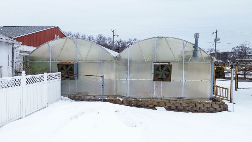 More Photos Of 147 Meriden Rd, Middlefield Garden Center For Lease