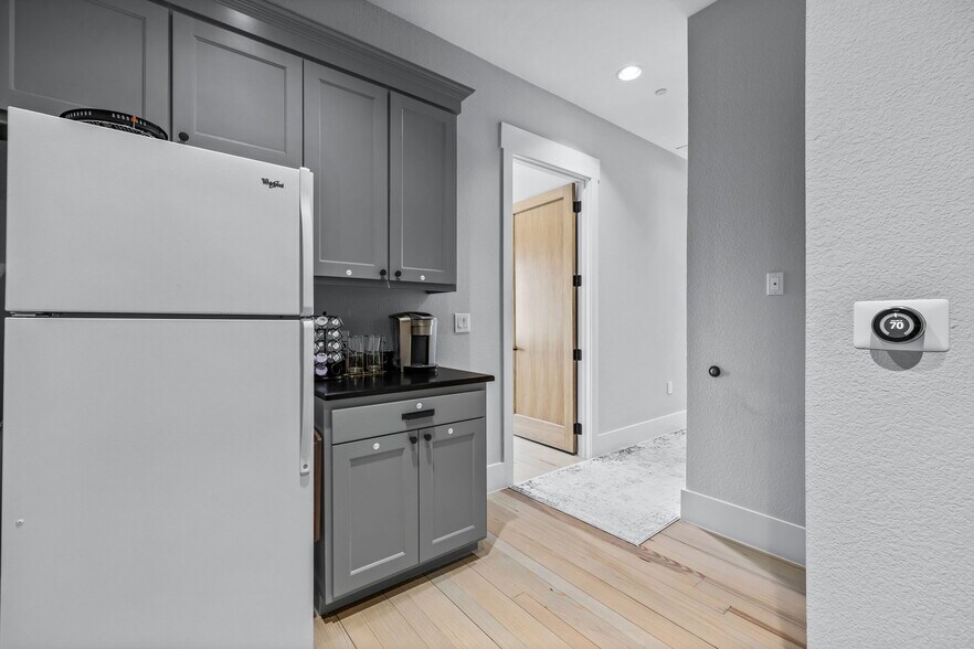 More Photos Of 161 Summit Ave, Southlake Office Residential For Lease