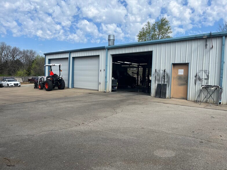 More Photos Of 3504 S Thompson St, Springdale Freestanding For Sale