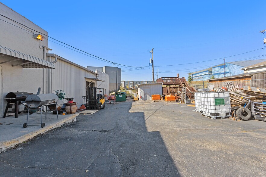 More Photos Of 814 Brooklyn Ave, Kansas City Warehouse For Sale