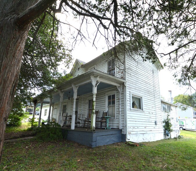 More Photos Of 709 E Jackson Ave, Vinton Specialty For Sale