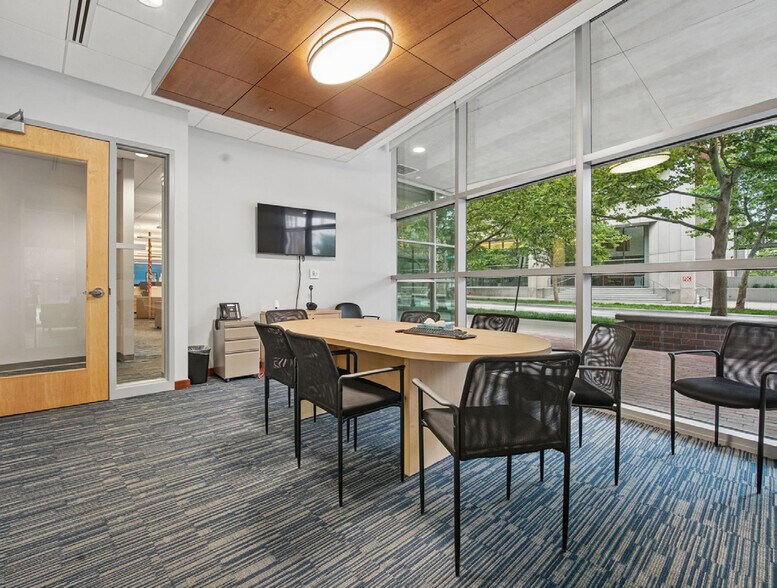 More Photos Of 600-640 S Front St, Columbus Parking Garage For Lease