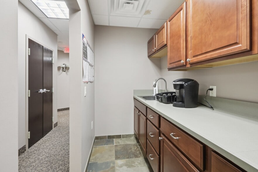 More Photos Of 401 Hamburg Turnpike, Wayne Medical For Sale
