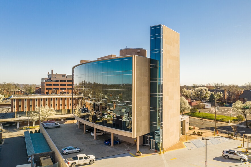 More Photos Of 135 N Meramec Ave, Clayton Office For Lease