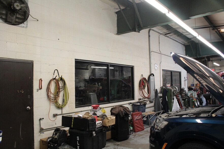 More Photos Of 994 Rhyne Rd, Clover Light Manufacturing For Sale
