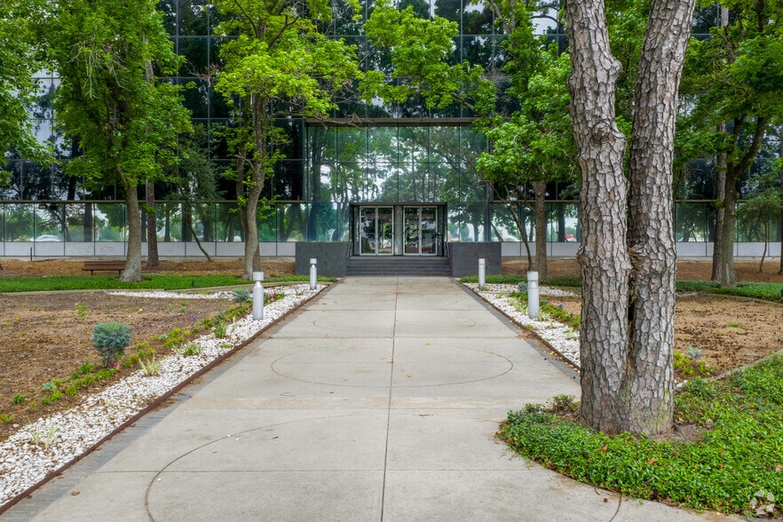 More Photos Of 15425 N I-45, Houston Office For Sale