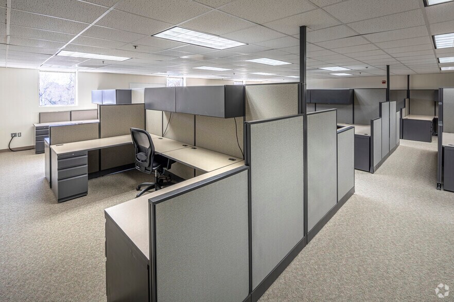 More Photos Of 2034 Eisenhower Ave, Alexandria Office For Lease