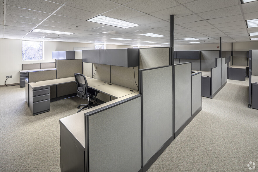 More Photos Of 2034 Eisenhower Ave, Alexandria Office For Lease
