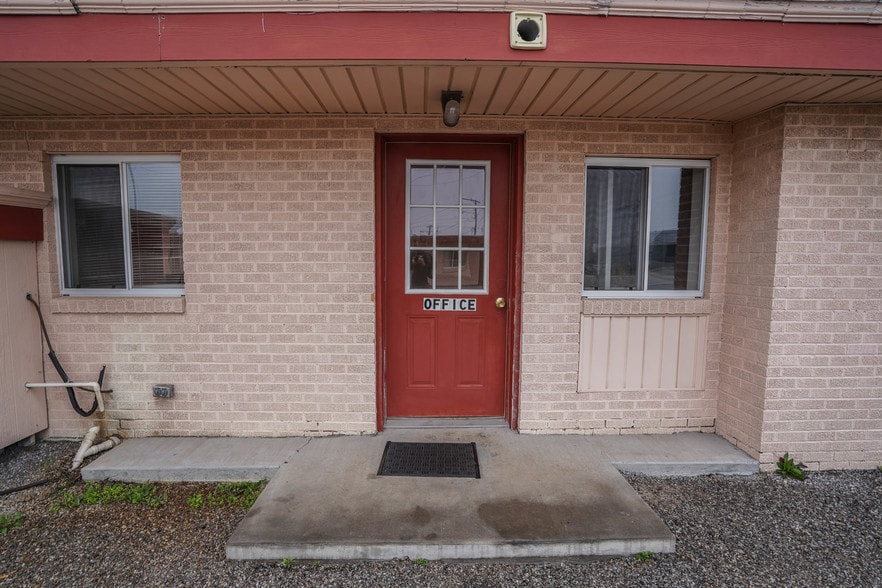 More Photos Of 1408 E Wise St, Bowie Hotel For Sale