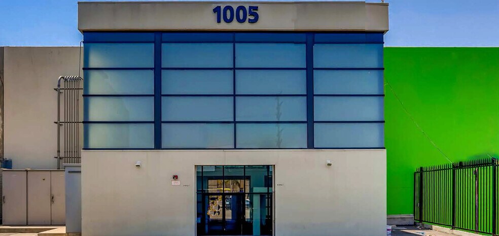 More Photos Of 1005 S Central Ave, Los Angeles Showroom For Lease