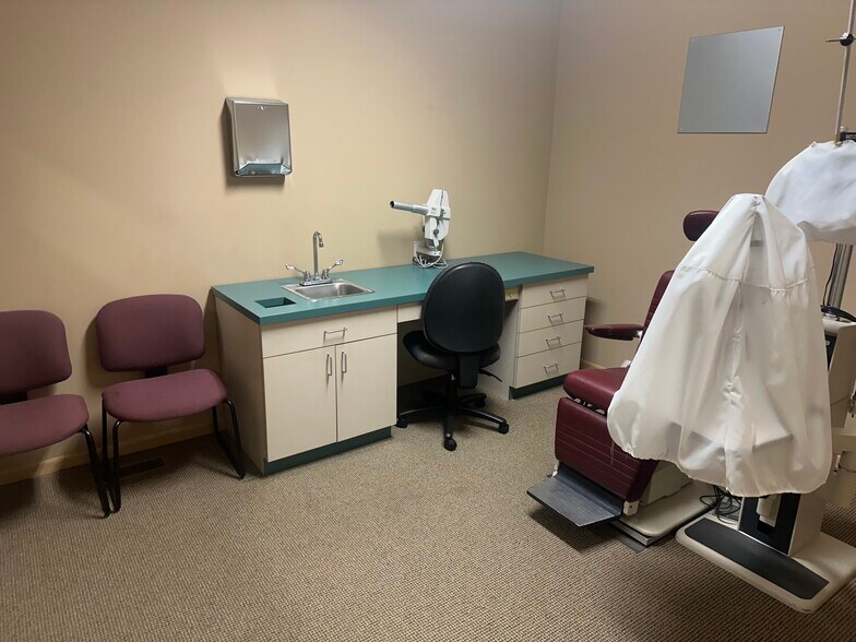 More Photos Of 2130 Brackett Ave, Eau Claire Medical For Lease
