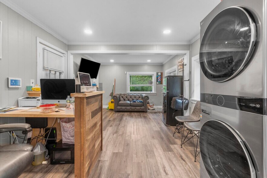 More Photos Of 276 Main St, Farmington Medical For Sale