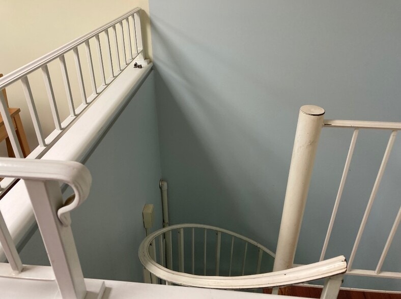 More Photos Of 531-535 W Main St, Norwich Medical For Sale