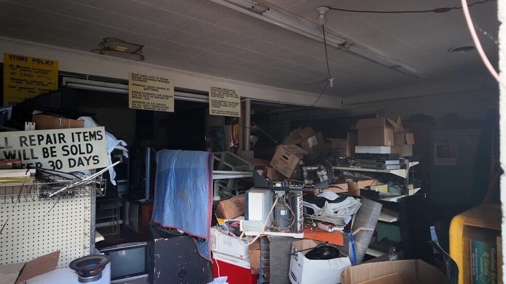 More Photos Of 711 Buffalo St, Shelby Flex For Sale