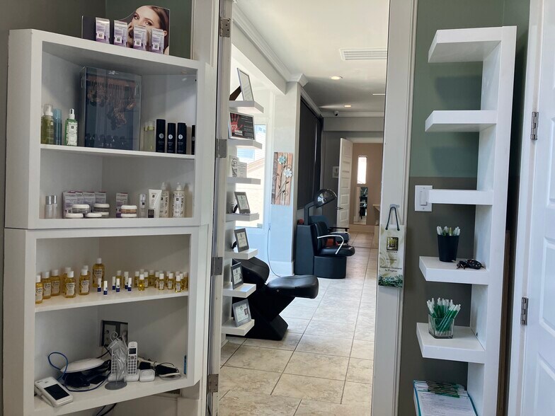 More Photos Of 5721 Winsome Ln, Houston Freestanding For Sale