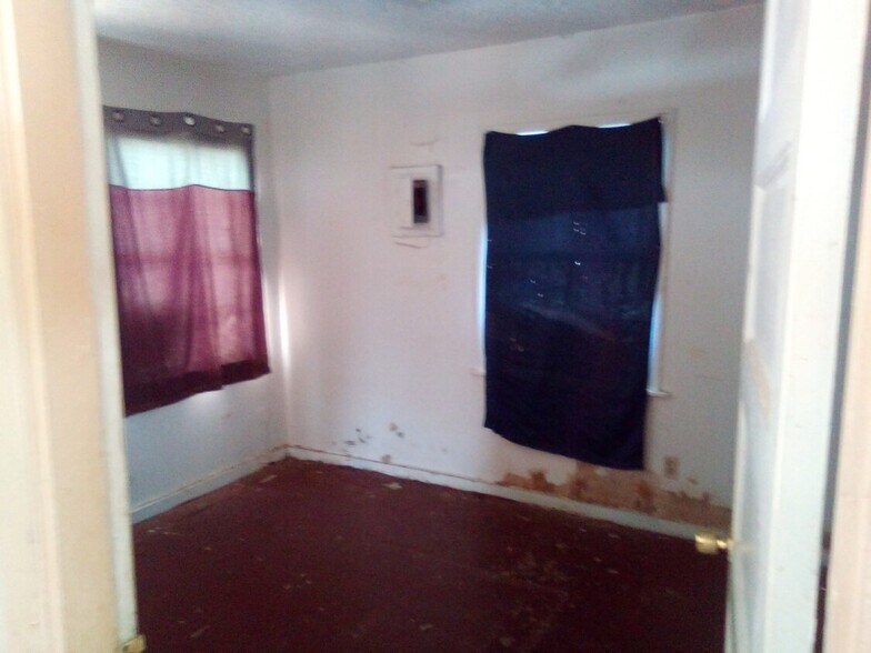 More Photos Of 386 S Commerce St, Big Wells Land For Sale