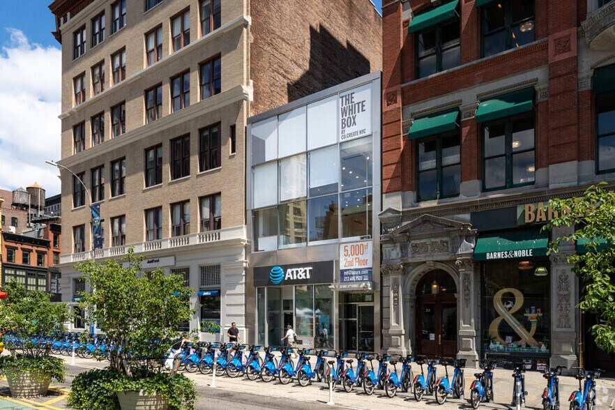 More Photos Of 31 E 17th St, New York Storefront For Lease