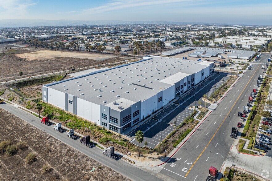 More Photos Of 7129 Enrico Fermi Pl, San Diego Warehouse For Sale